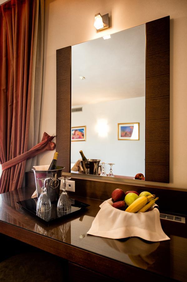 Agrinio Imperial Hotel Exterior foto